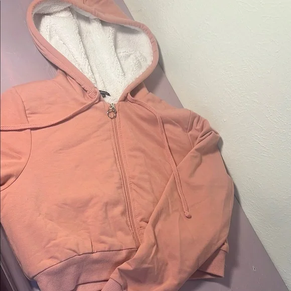 Sherpa Lined Cropped Hoodie - Picture 7 of 7